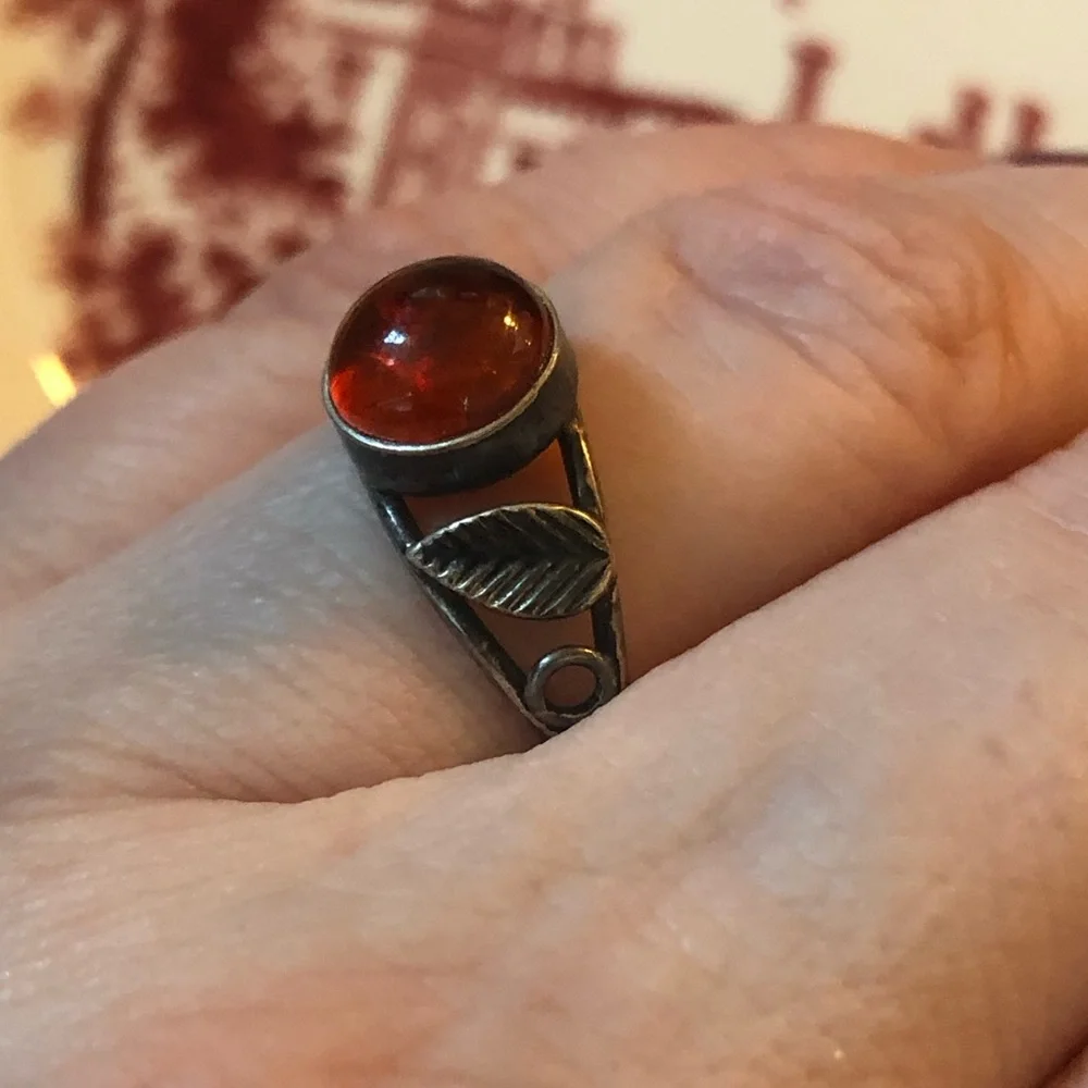 Vtg stamped sterling silver amber ring Baltic? leaf detail GLOWS sz 8